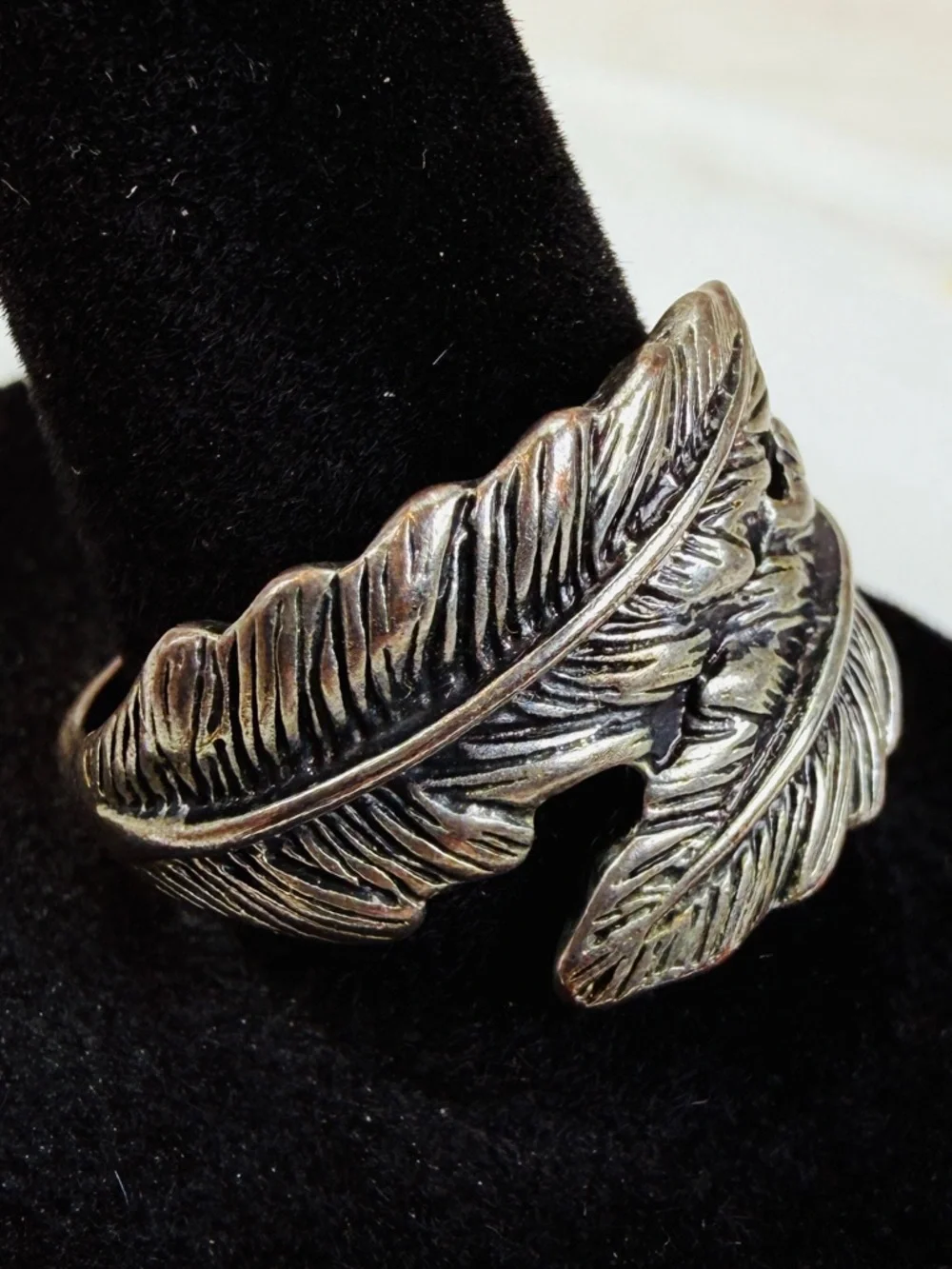 Vintage aged, silvertone, leaf band ring size 10 1/2